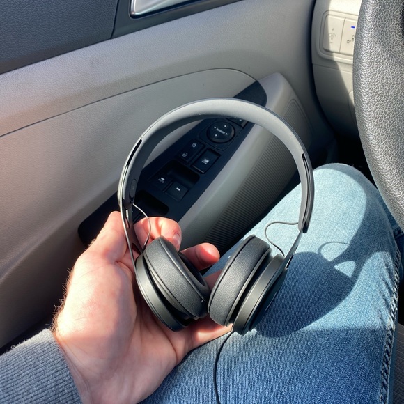 Dr. Dee Beats EP One on ear headphone - Picture 2 of 3